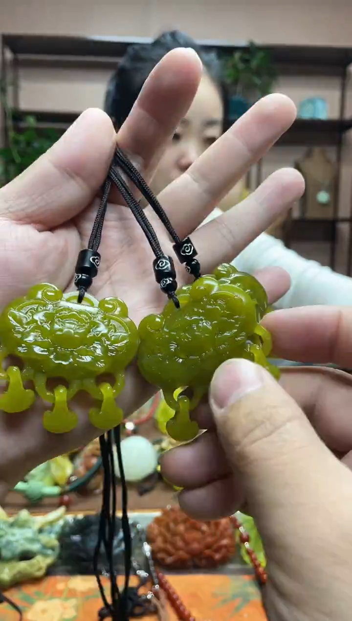 未镶嵌岫玉吊坠多样性发货发其中之一