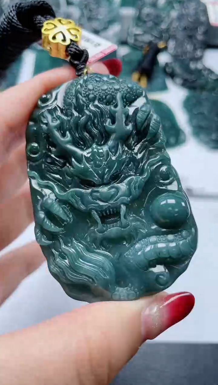 【闪购商品】翡翠颈饰未镶嵌          