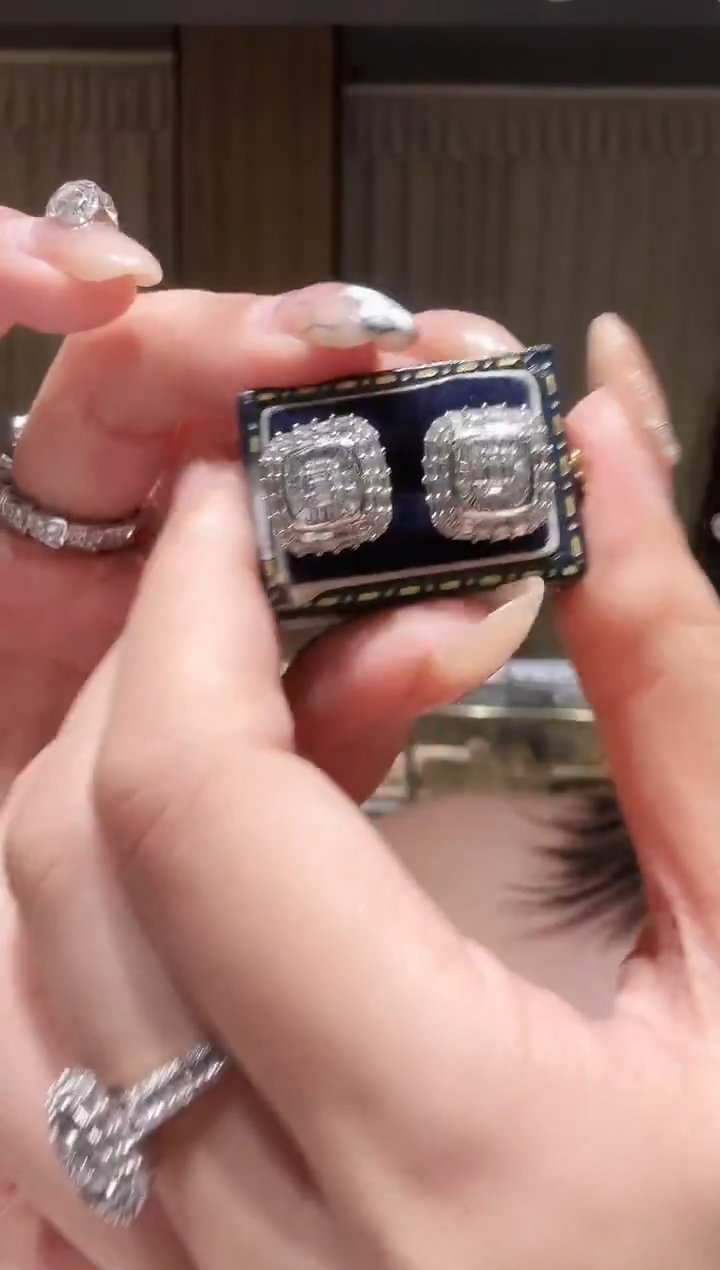 18K金镶嵌耳饰钻石AF0681-W