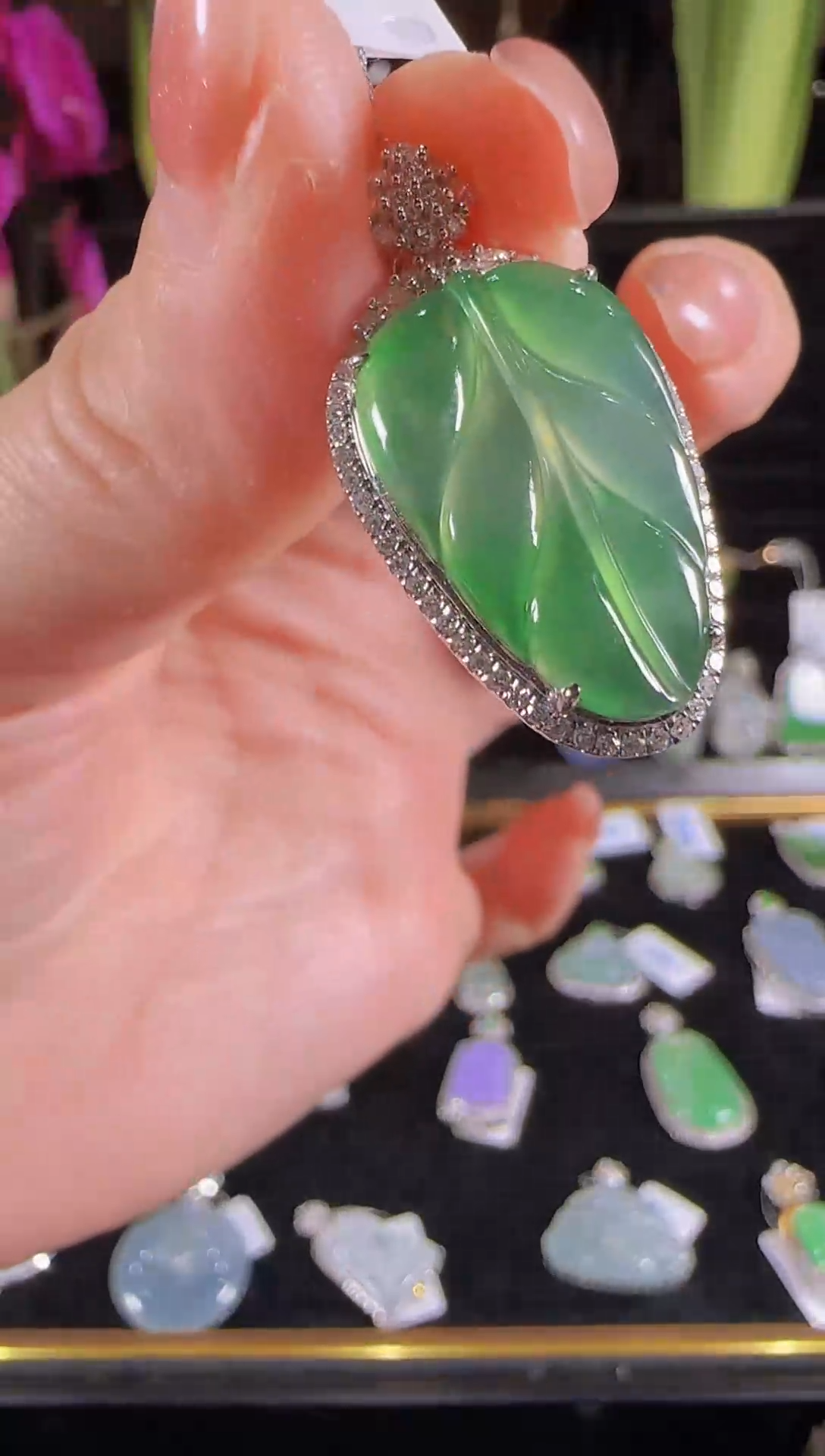 【闪购商品】翡翠吊坠(不含链)18K金镶嵌飘绿树叶