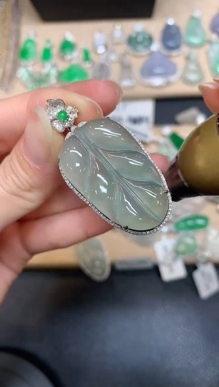 【闪购商品】翡翠颈饰18K金镶嵌树叶【无服务费