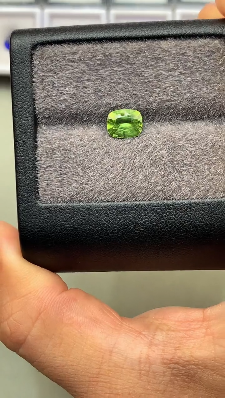 【闪购商品】定制橄榄石裸石未镶嵌枕型 橄榄石 1.82ct