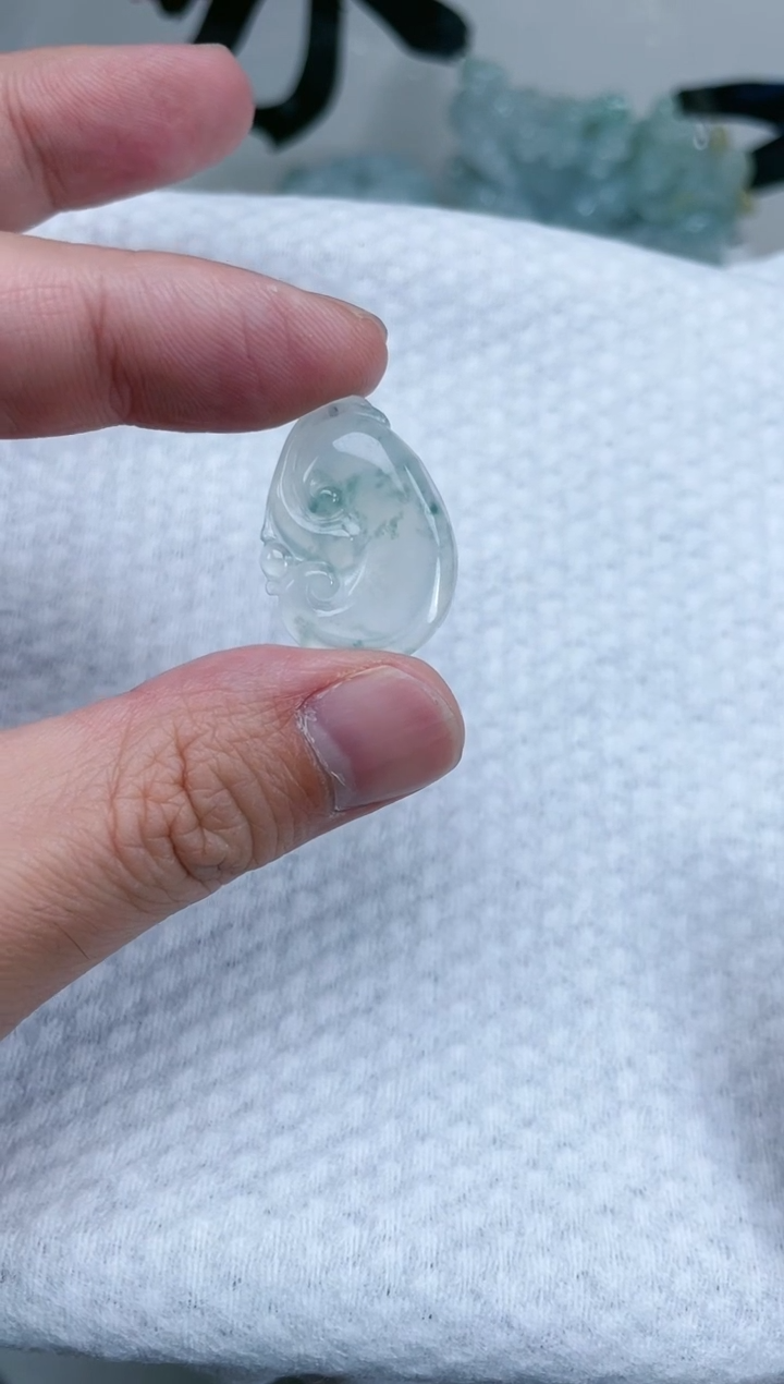 【闪购商品】翡翠颈饰未镶嵌飘花如意