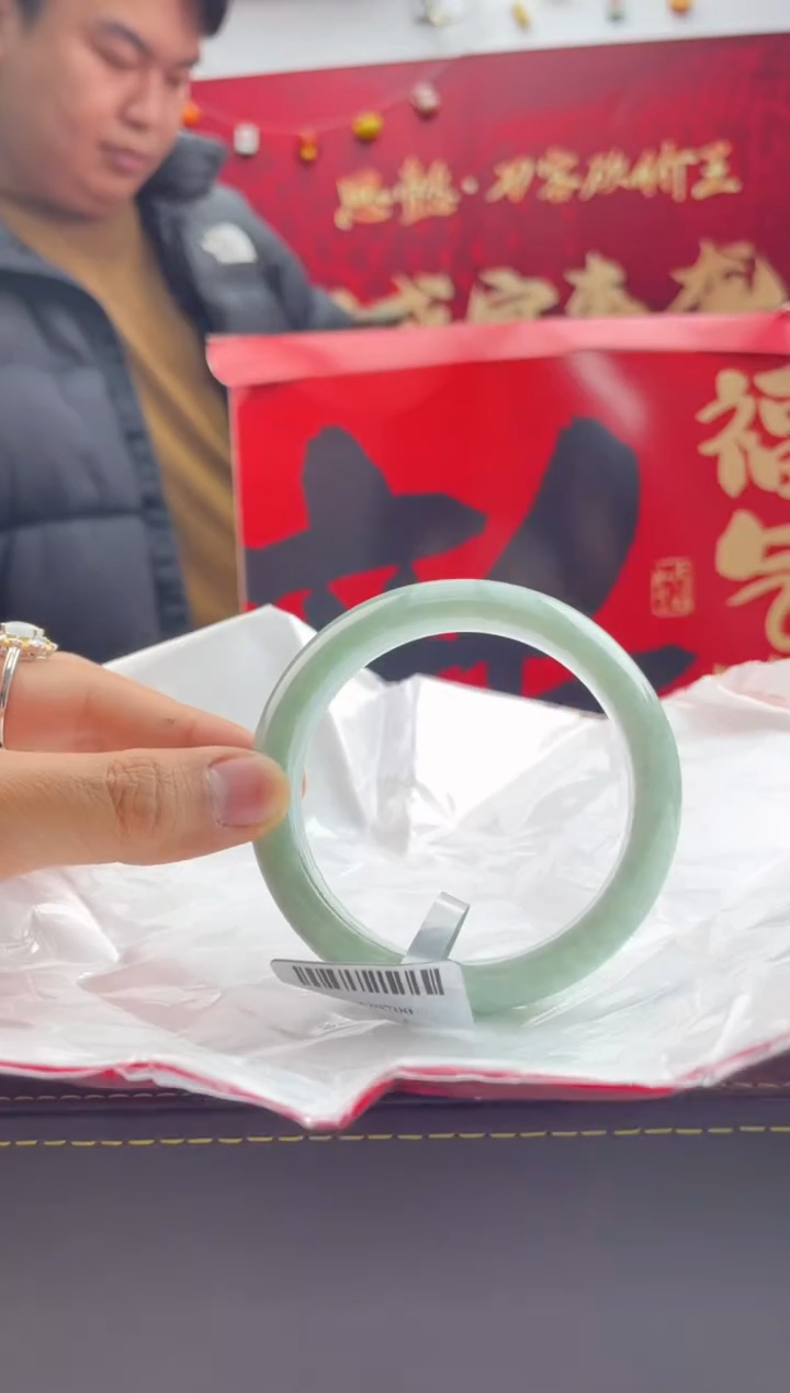 【闪购商品】翡翠手镯未镶嵌74翡翠手镯（微瑕）