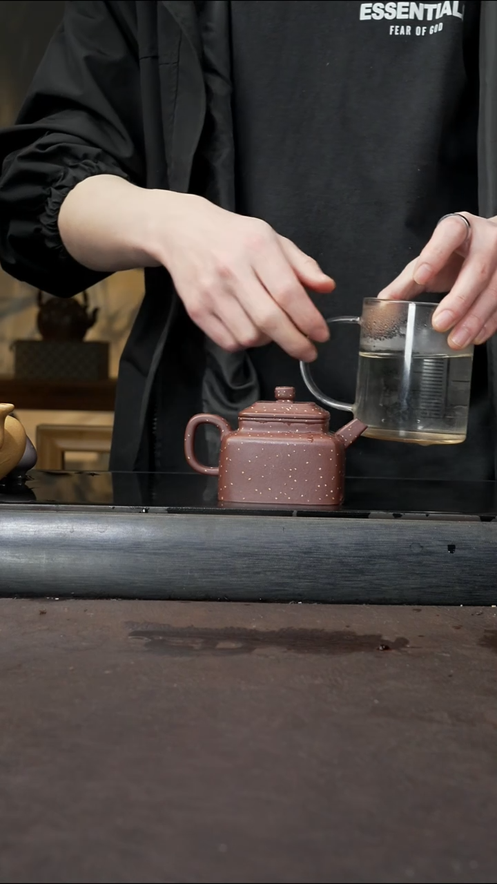 茶壶紫砂26 四方德钟 紫泥铺砂 全手 200c