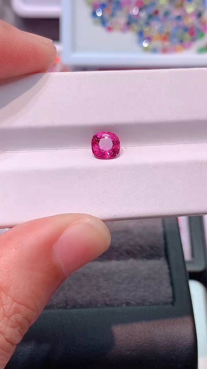 【闪购商品】尖晶石裸石未镶嵌粉绝1.36