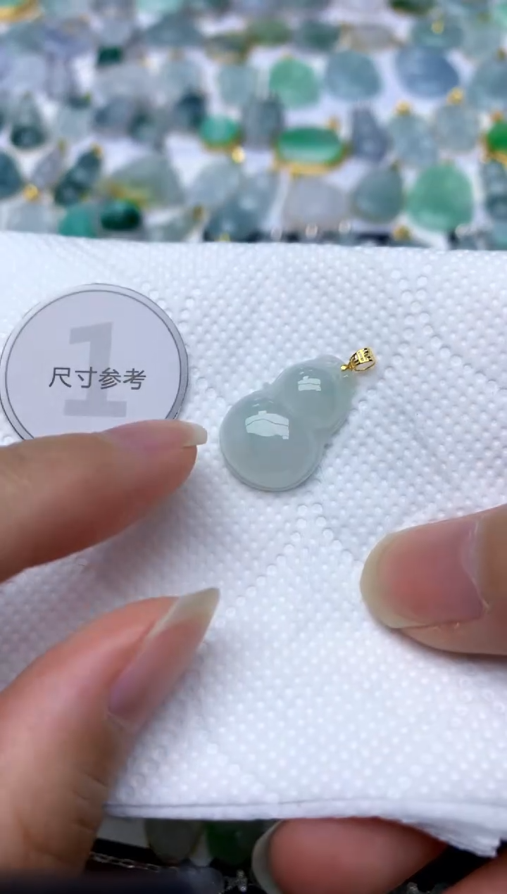 颈饰18K金镶嵌翡翠天然A货翡翠