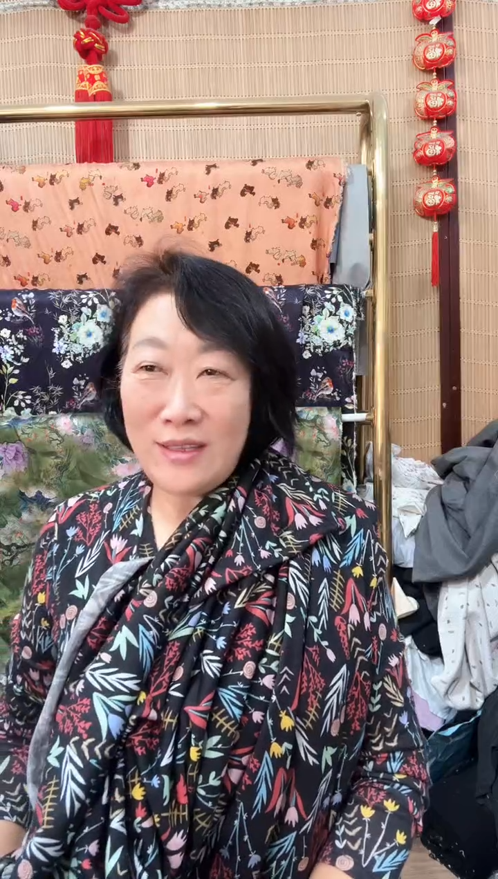 草原花针织羊毛2.3米布料（前两水掉浮色）
