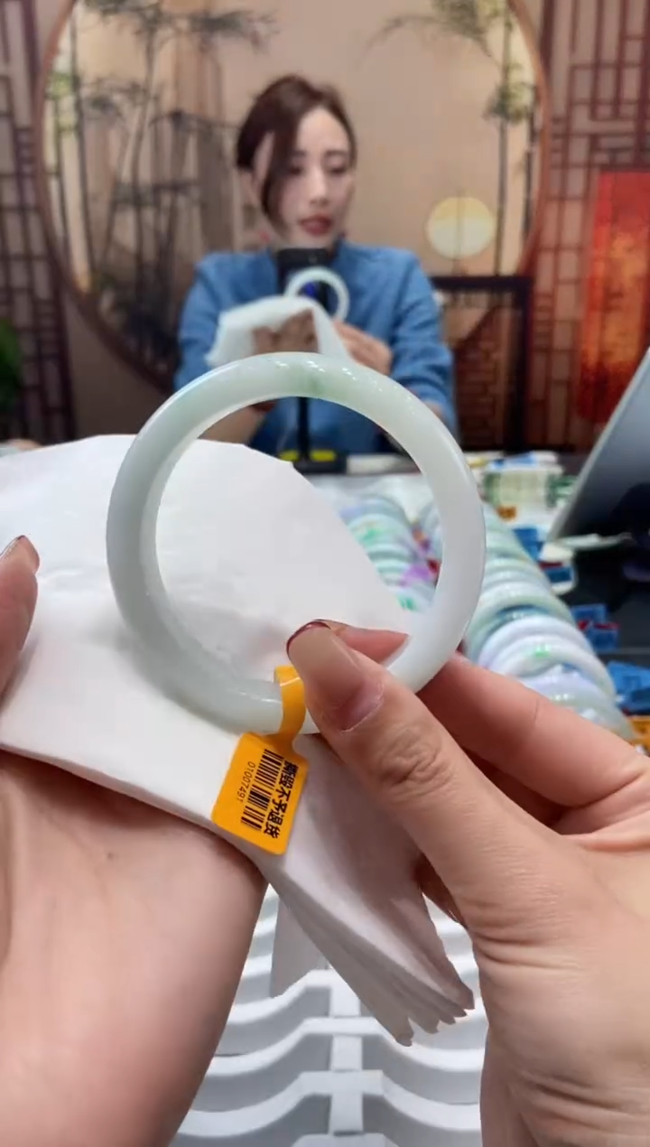 【闪购商品】翡翠手镯未镶嵌000010013
