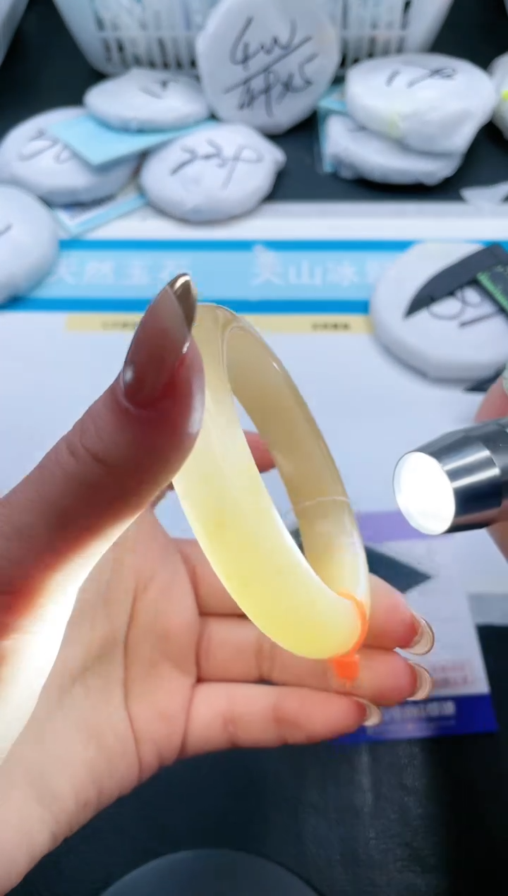 【闪购商品】石英质玉手镯未镶嵌19V315-58