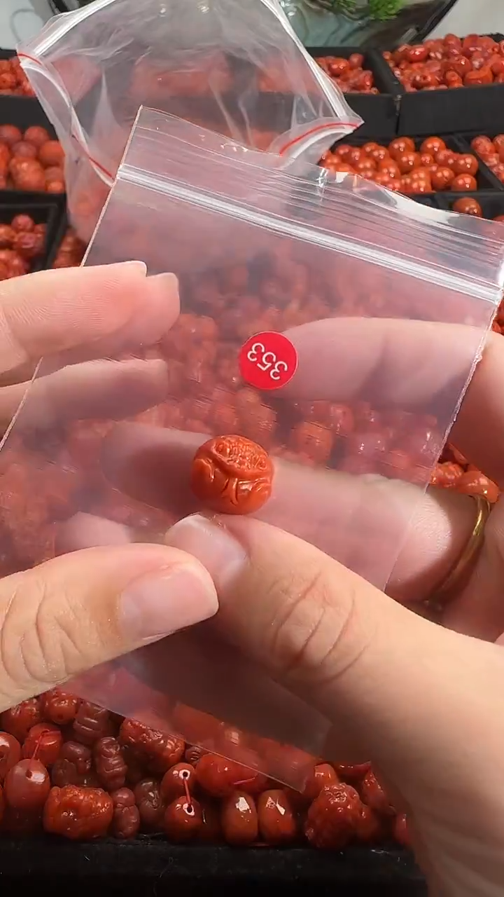 颈饰未镶嵌南红玛瑙1