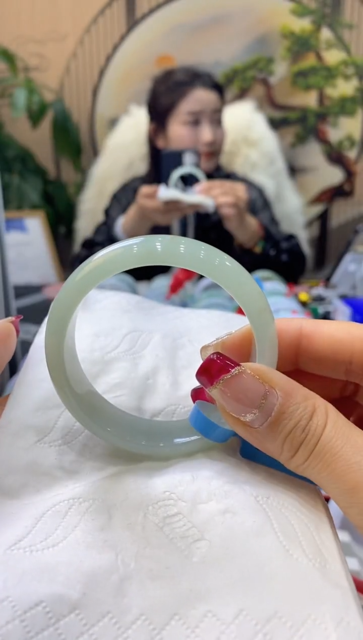 【闪购商品】翡翠手镯未镶嵌99913128