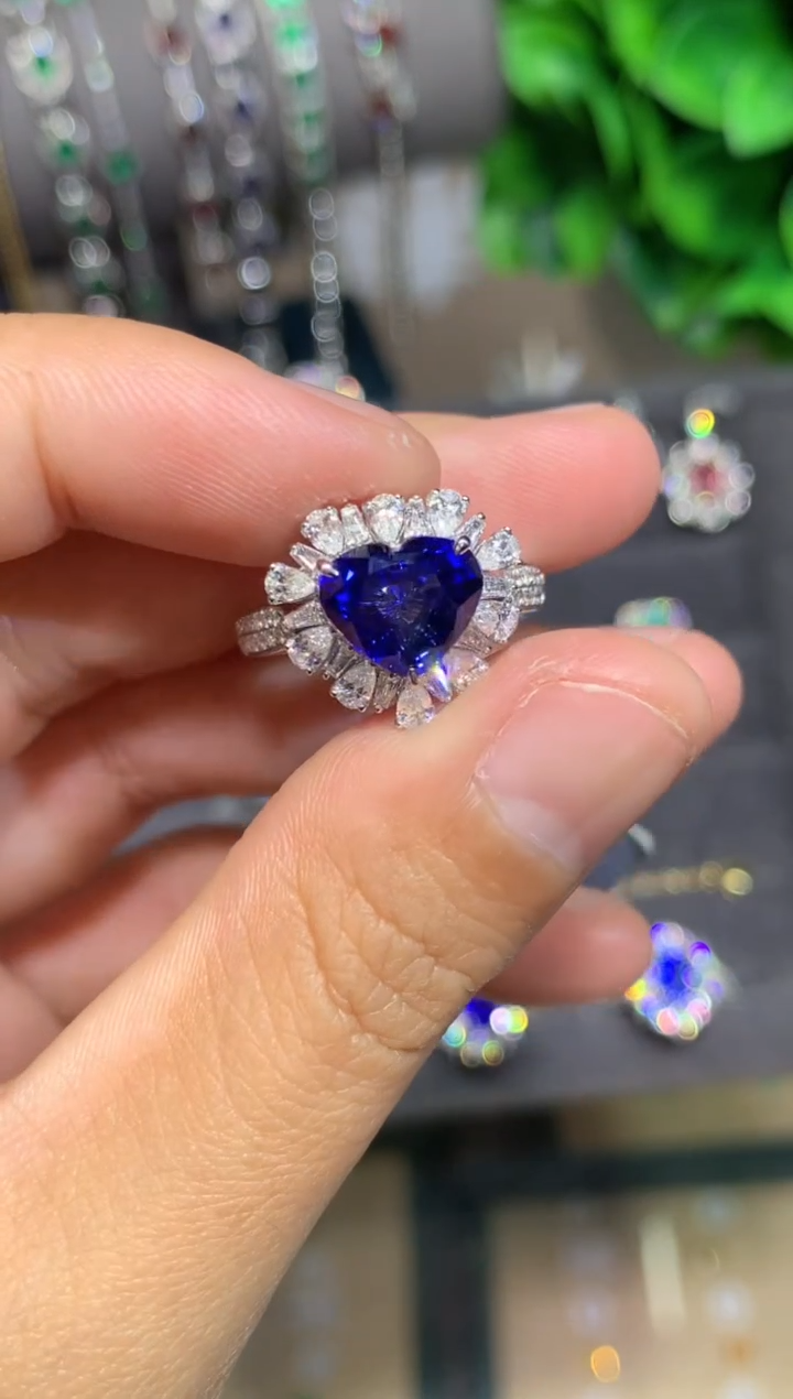 戒指蓝宝石18K金镶嵌2.8CT