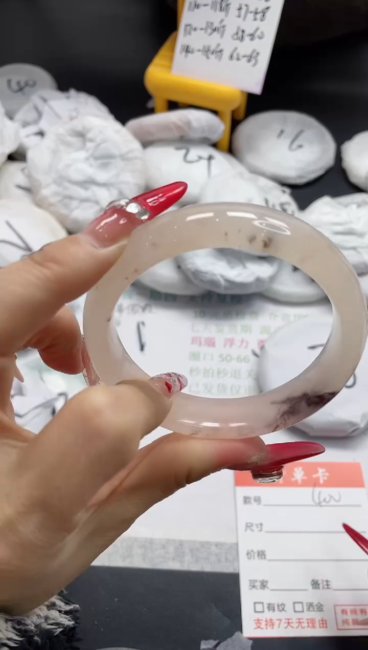 【闪购商品】石英质玉手镯未镶嵌400