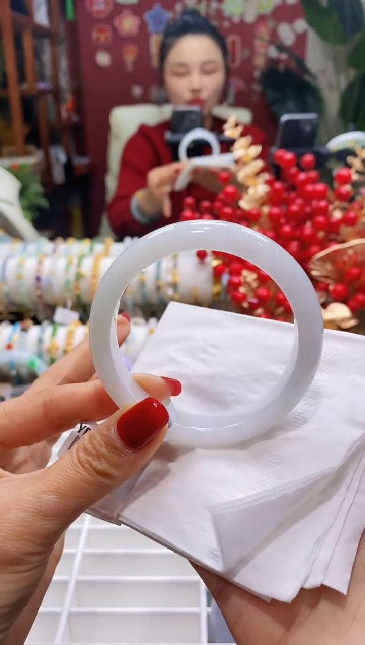 【闪购商品】翡翠手镯未镶嵌117圈口57-59/12.1*8.2