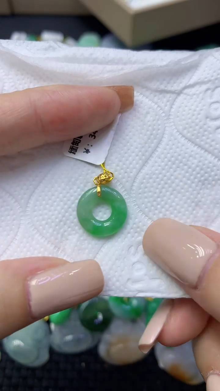 颈饰未镶嵌翡翠天然缅甸翡翠A货
