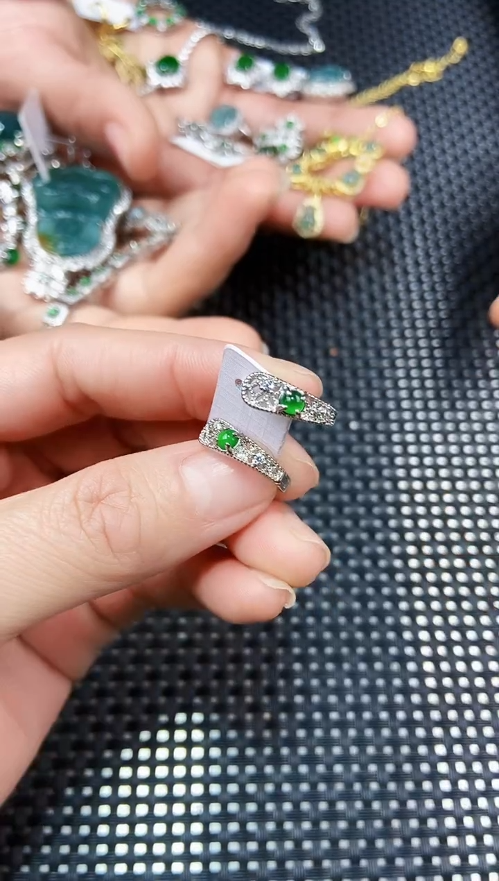 【闪购商品】翡翠耳饰未镶嵌11111111