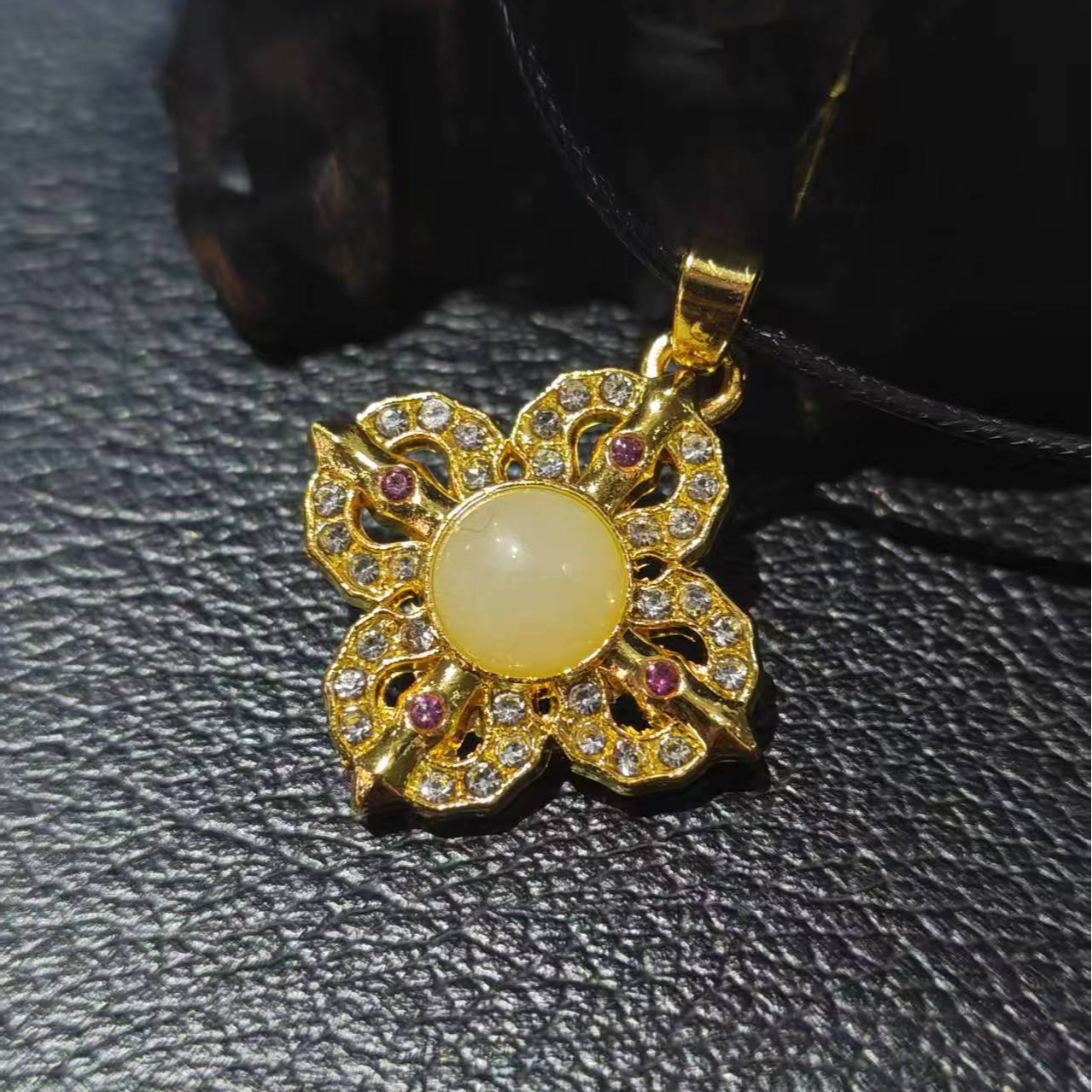 和田玉精美四叶草吊坠挂件多样性发一