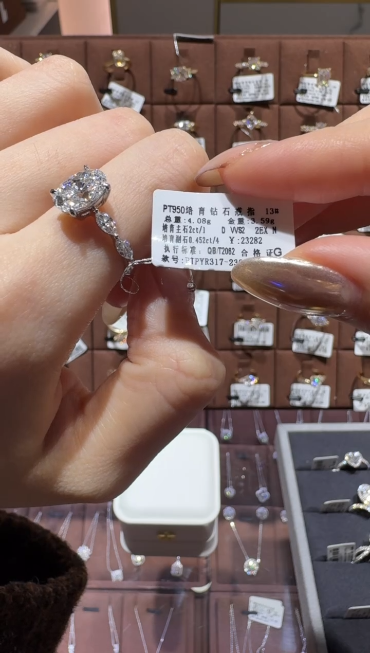 铂Pt950镶嵌合成钻石两克拉椭圆辛德瑞拉pt950镶嵌钻戒