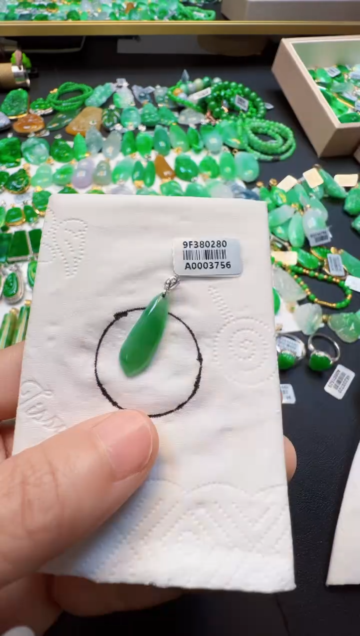 【闪购商品】翡翠吊坠(不含链)18K金镶嵌380