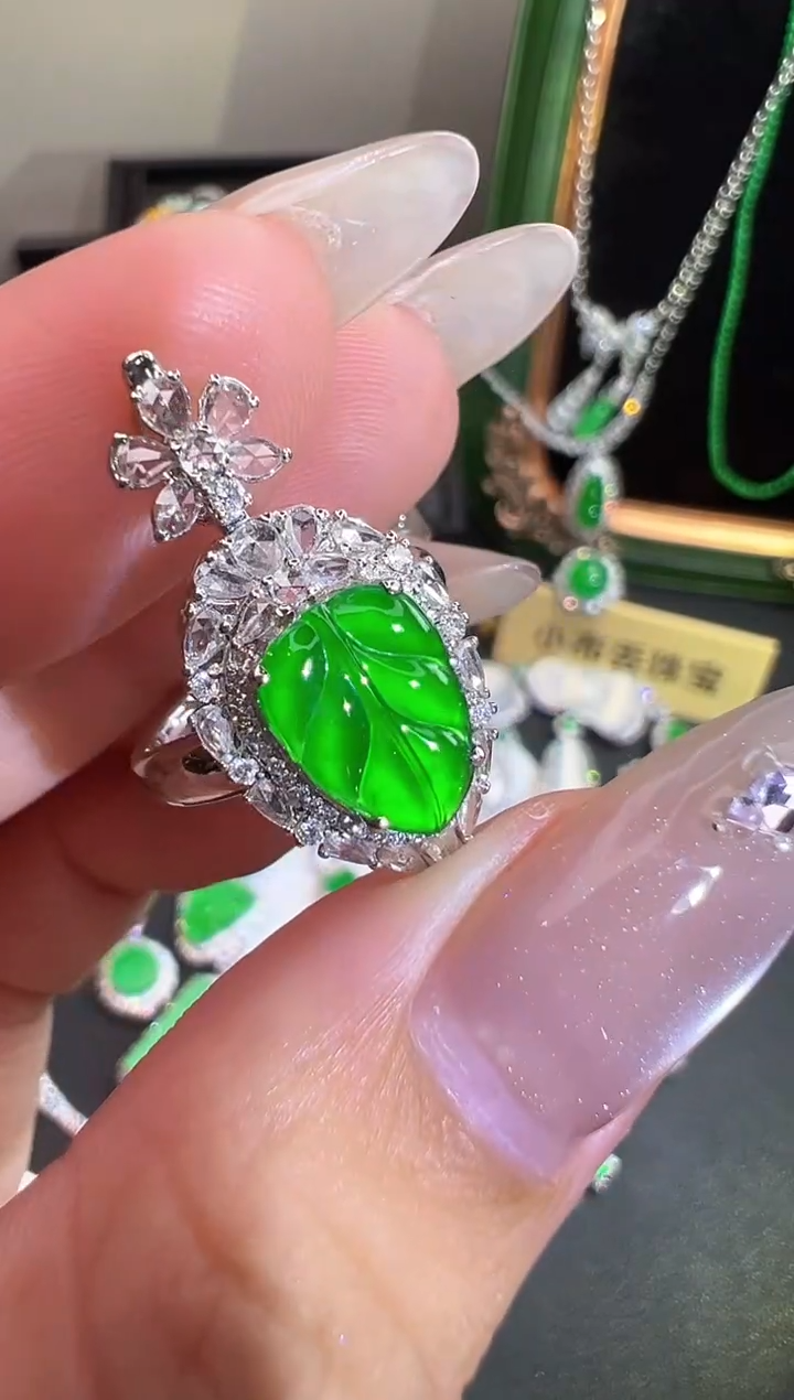 18K金镶嵌戒指翡翠两用款