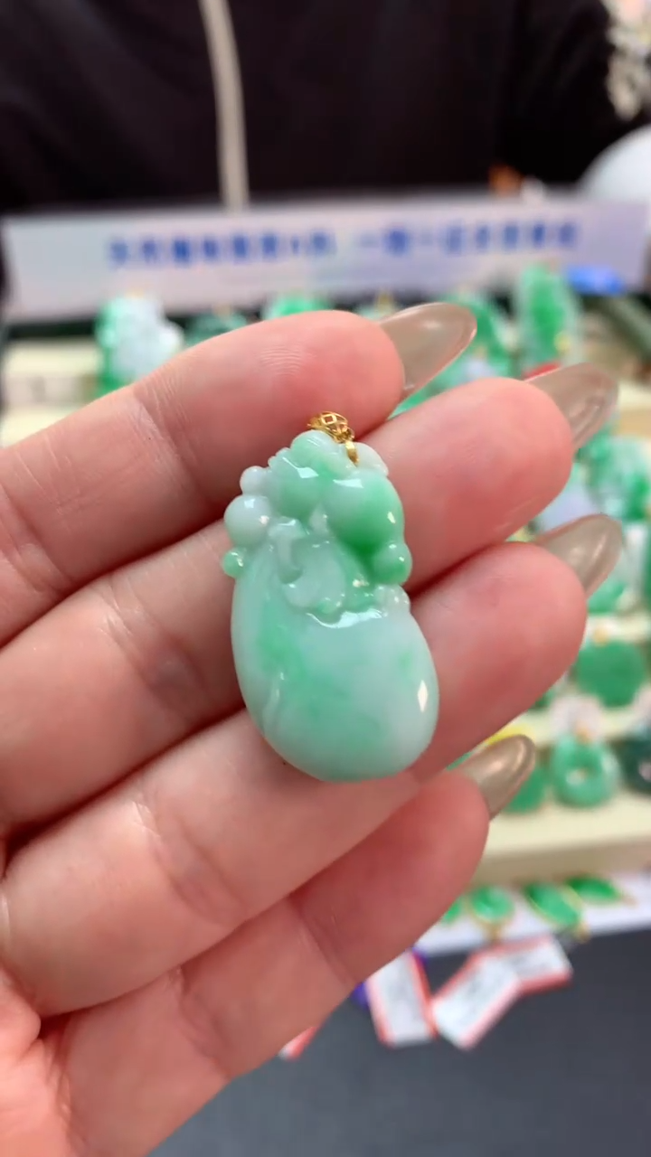 【闪购商品】翡翠吊坠(不含链)18K金镶嵌挂件