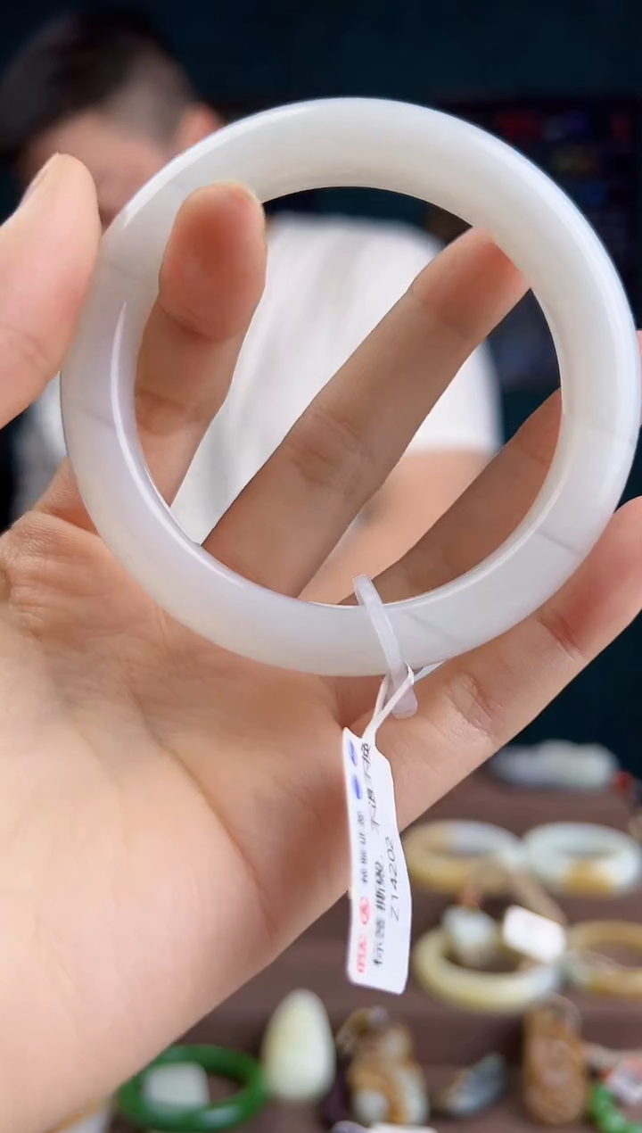 【闪购商品】和田玉手镯未镶嵌ZZ 拍一发一 多样性发货58