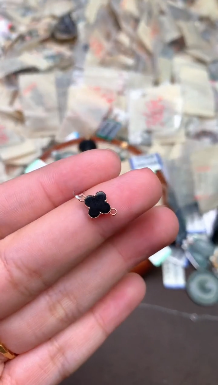 18K金镶嵌挂件翡翠   —