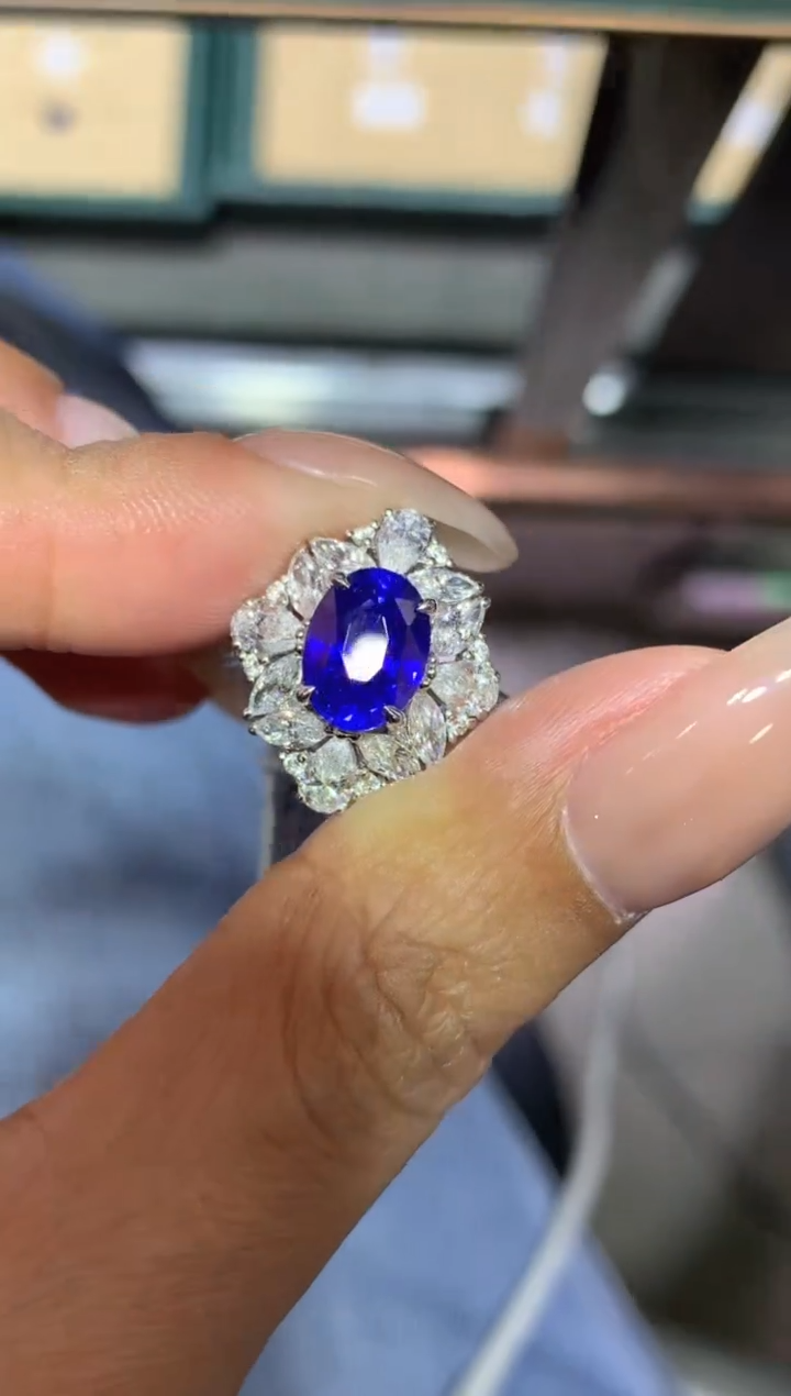 戒指蓝宝石18K金镶嵌3.1CT