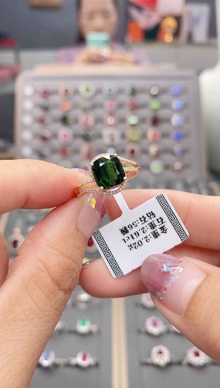 18K金镶嵌戒指碧玺2.61  