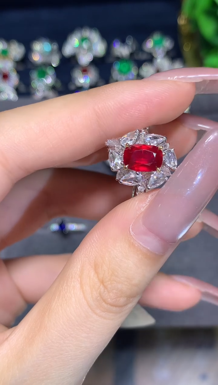 18K金镶嵌戒指红宝石2.02CT