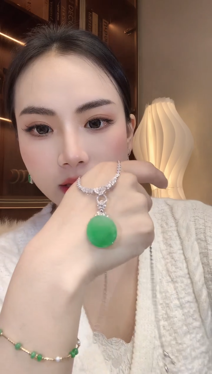 【闪购商品】翡翠吊坠(不含链)18K金镶嵌C13