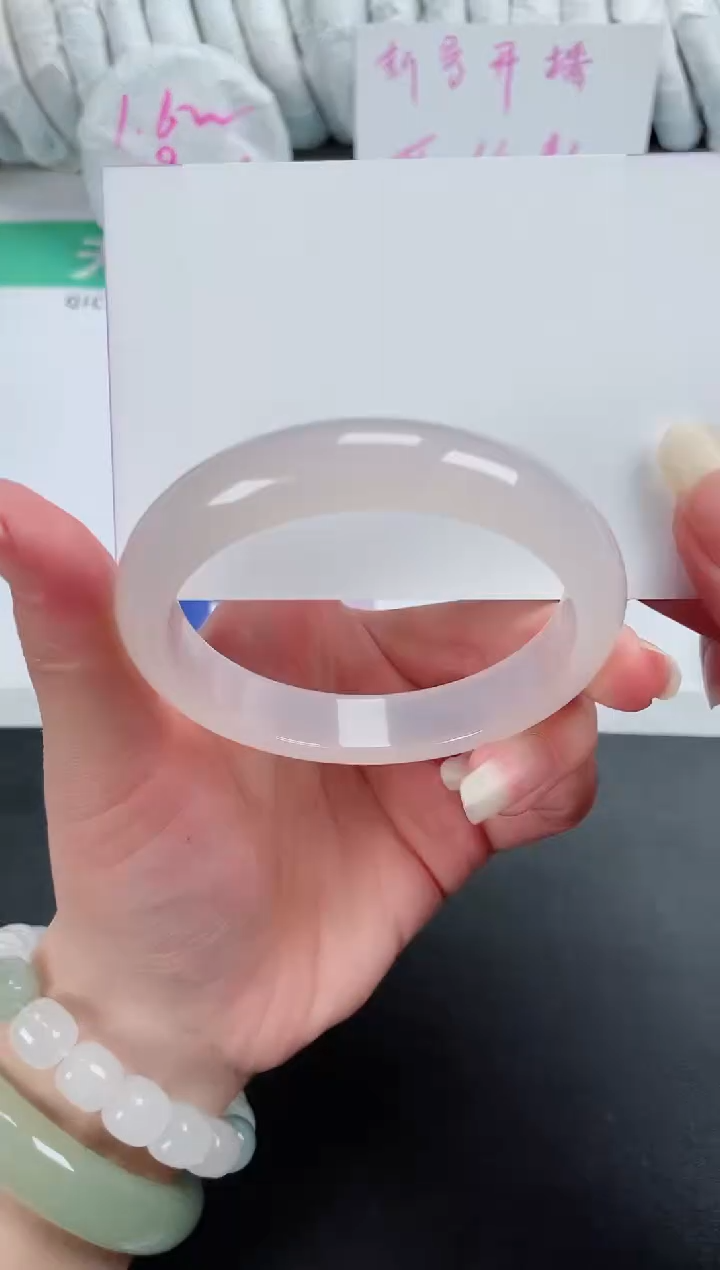 【闪购商品】石英质玉手镯未镶嵌58-56.3