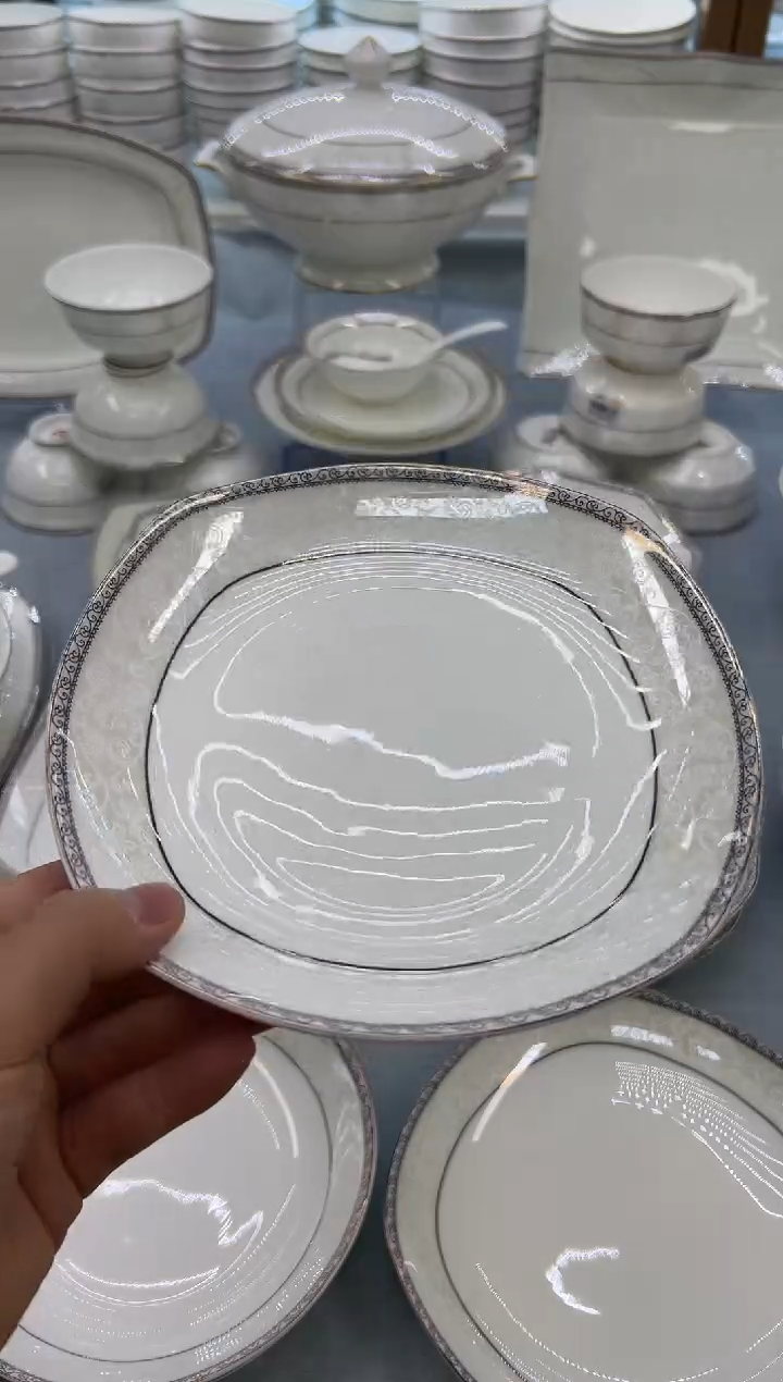 骨瓷玲珑7.5方2个