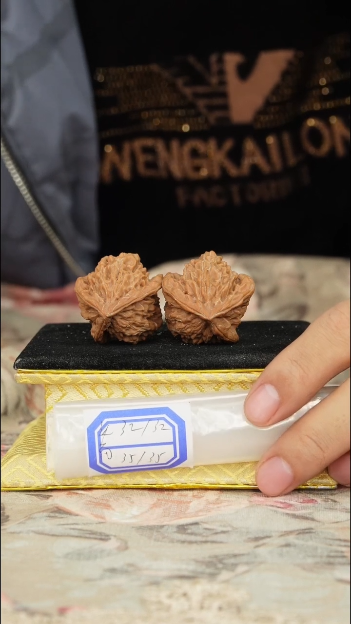 【闪购商品】文玩核桃把件盘山三棱