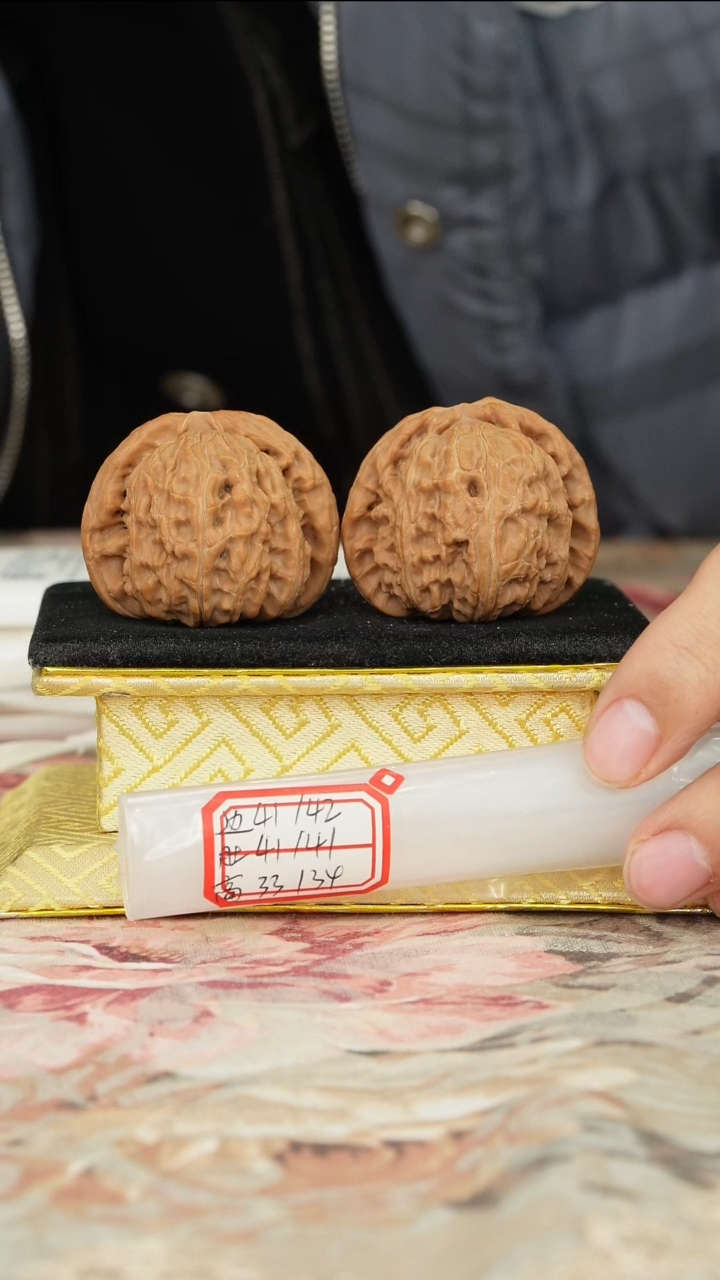 【闪购商品】文玩核桃把件白狮子