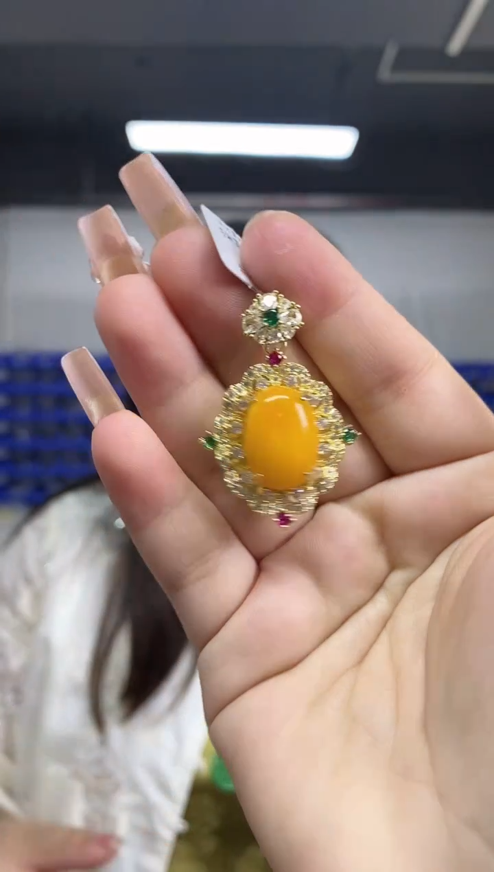 未镶嵌蜜蜡裸石多样性发其一颜色微差