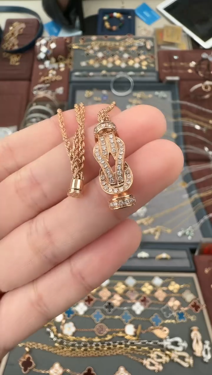 【闪购商品】钻石手镯18K金镶嵌8字扣麻花链