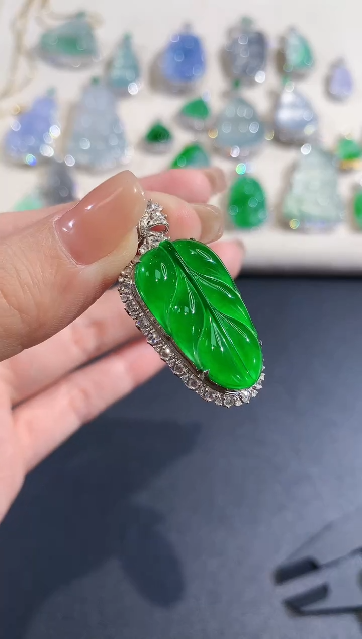 【闪购商品】翡翠吊坠(不含链)18K金镶嵌现货现发