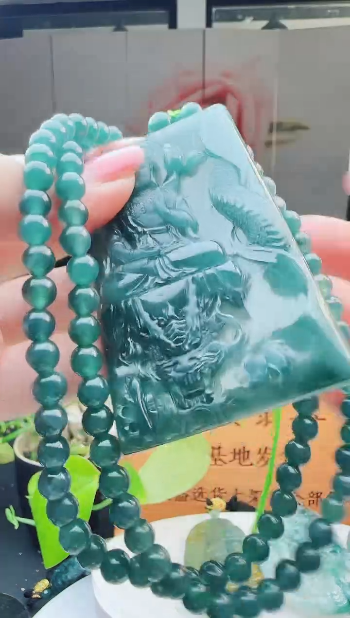 颈饰未镶嵌翡翠多样性发其中一