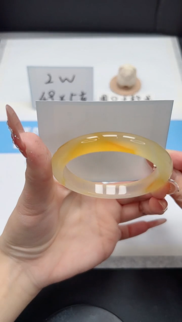 【闪购商品】石英质玉手镯未镶嵌105/57.9香槟