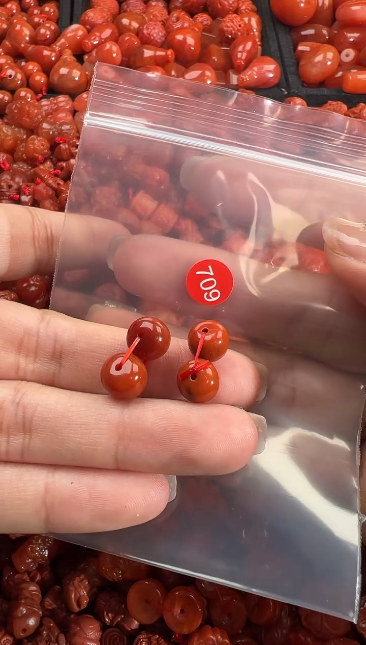 南红玛瑙未镶嵌颈饰1