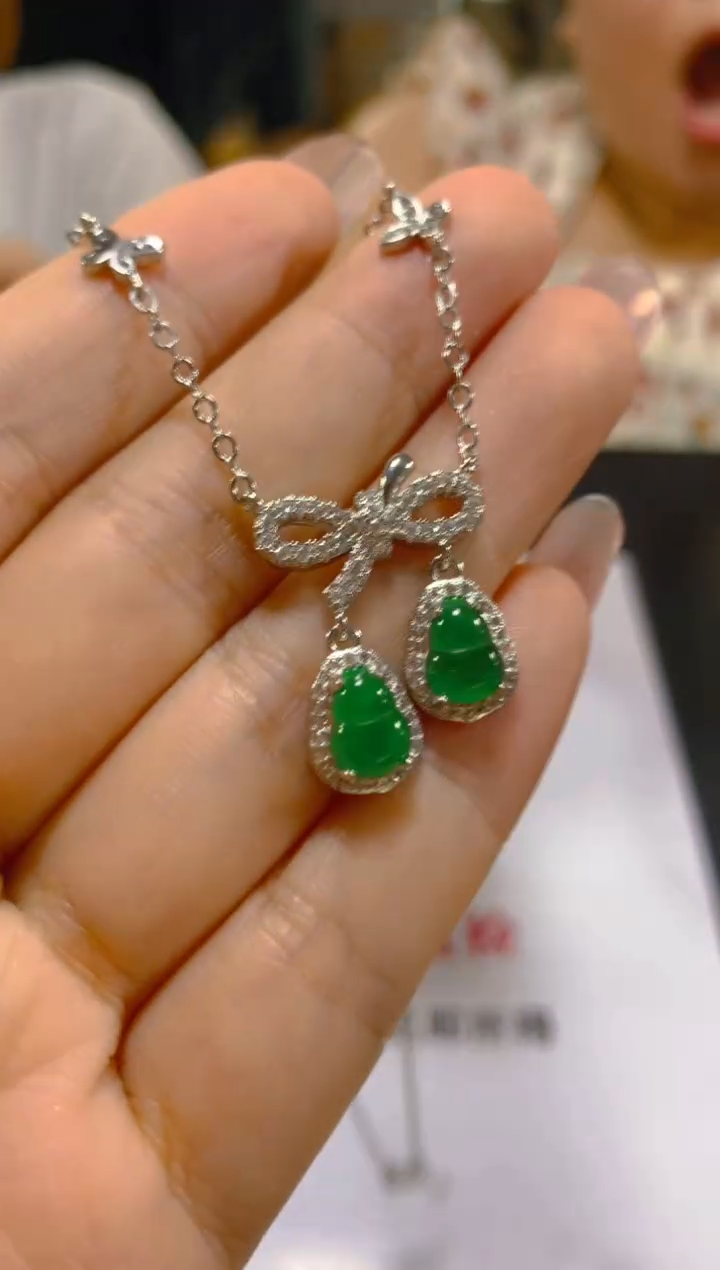 翡翠未镶嵌颈饰多样性发一