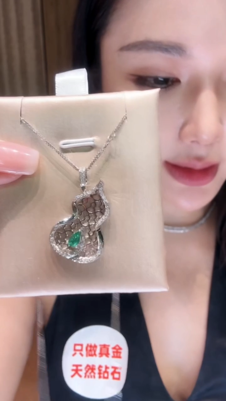 项链18K金镶嵌钻石葫芦