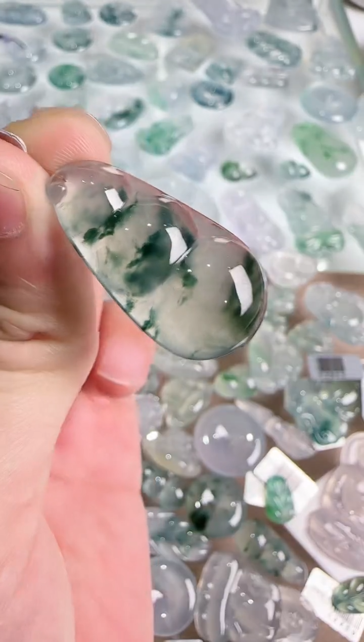 【闪购商品】翡翠吊坠(不含链)未镶嵌··