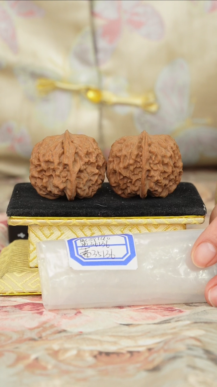 【闪购商品】文玩核桃把件非嫁接元宝