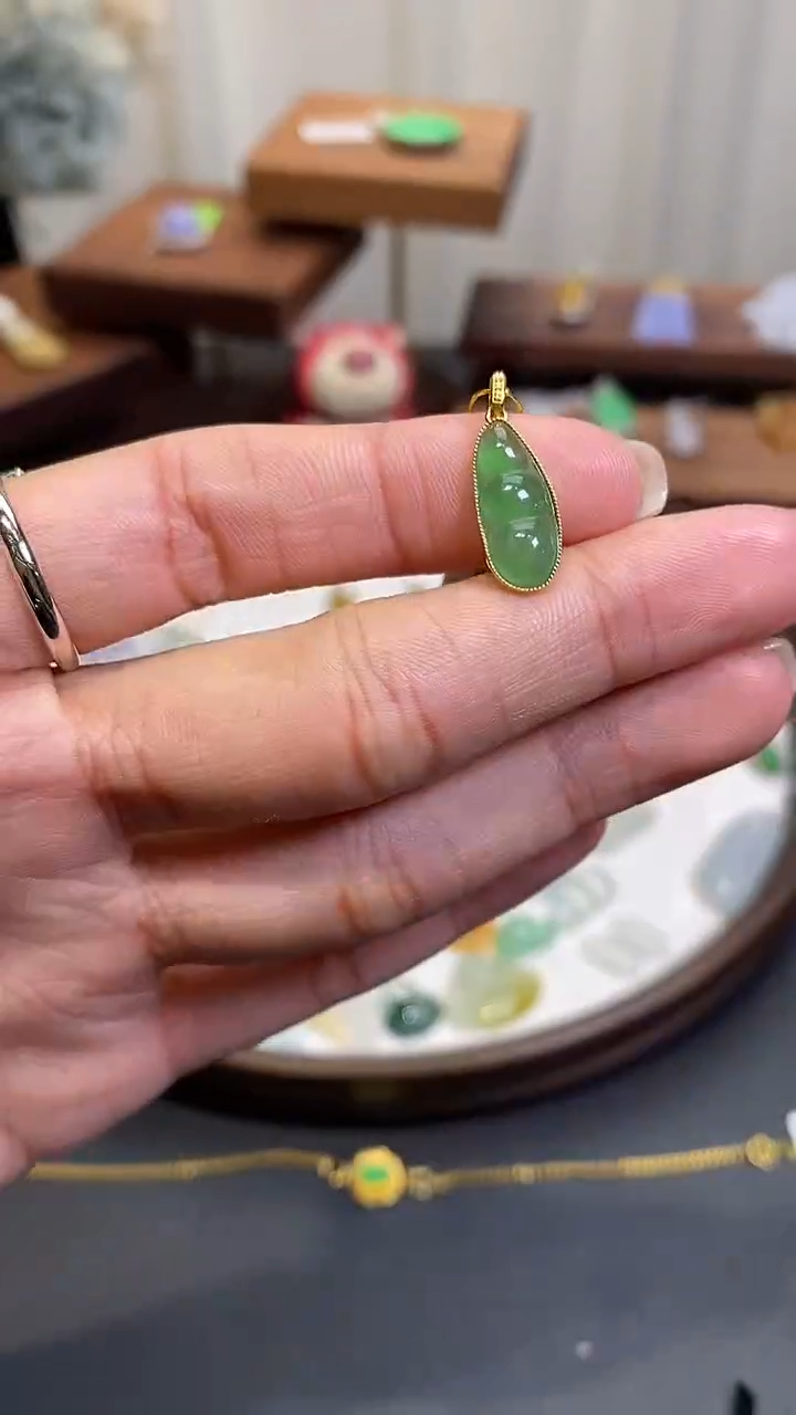 【闪购商品】翡翠颈饰18K金镶嵌豆子