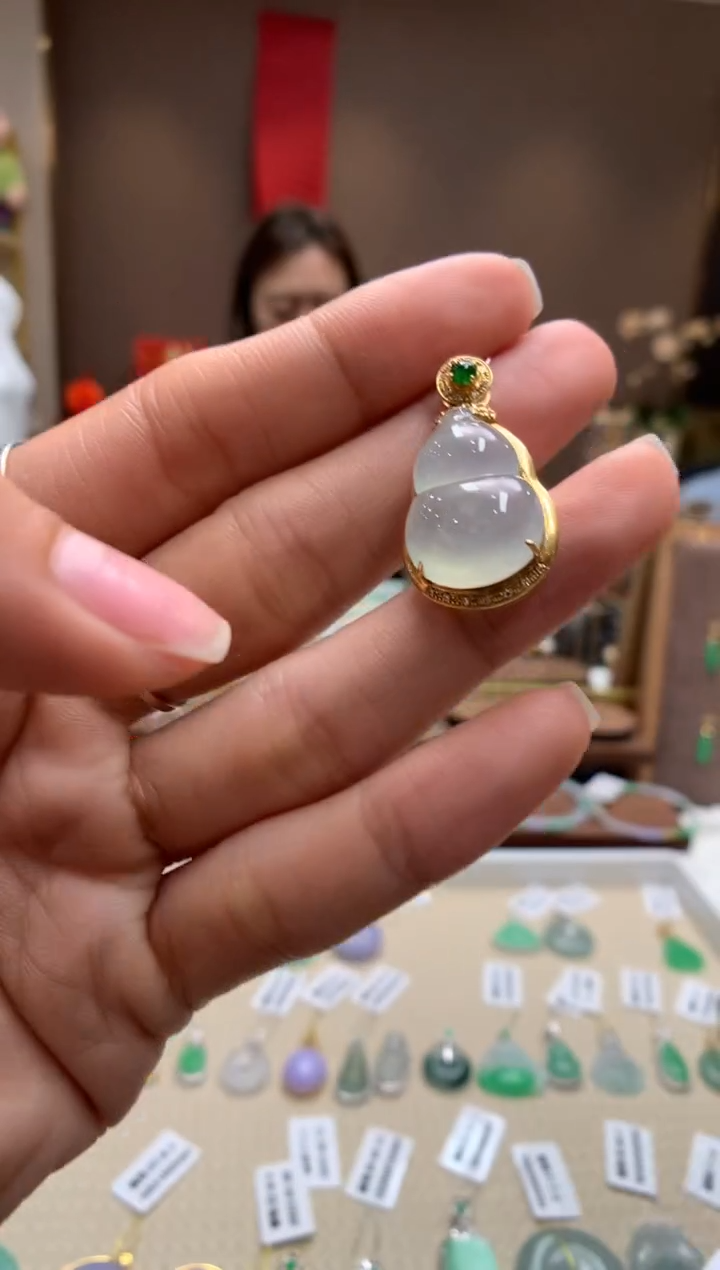 【闪购商品】翡翠颈饰18K金镶嵌葫芦