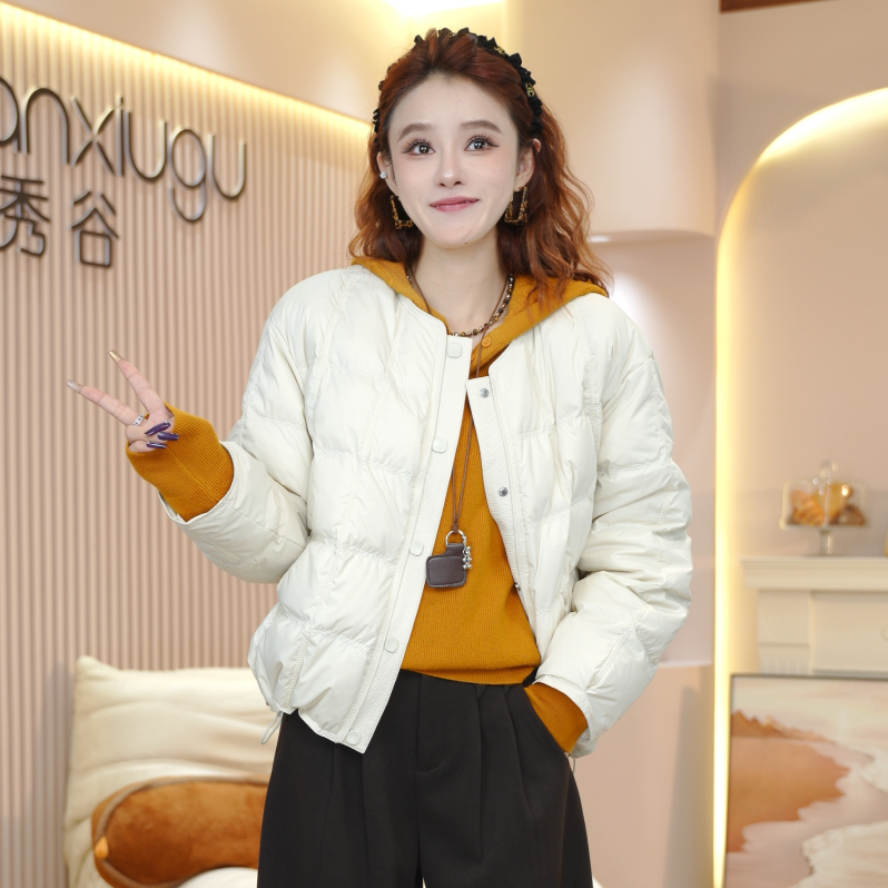 圆领轻薄款鸭绒羽绒服女2025秋冬新款时尚气质宽松显瘦上衣Y9253