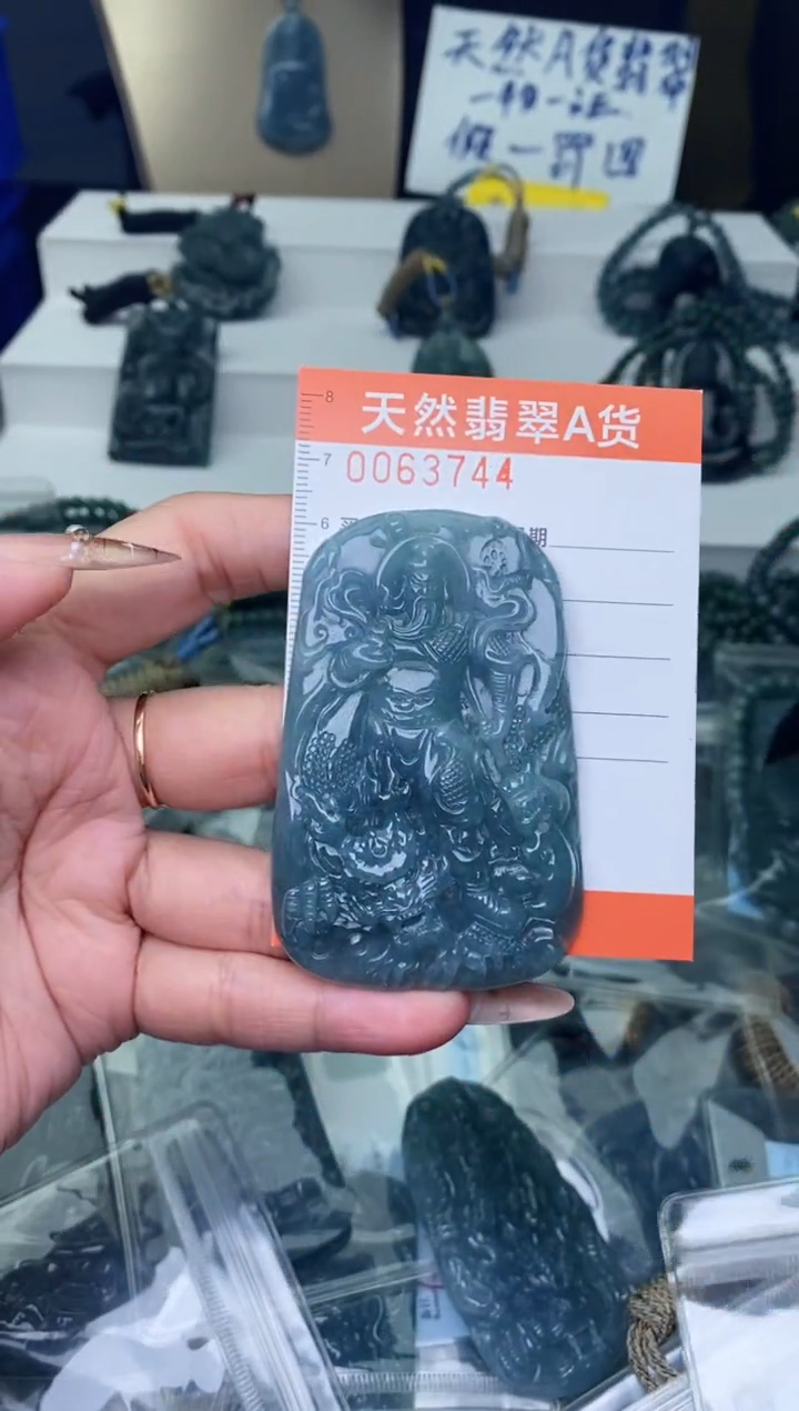 【闪购商品】翡翠颈饰未镶嵌··········